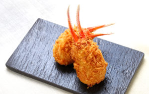 お手軽なカニクリーム揚餃子のレシピ！外はパリッ中はトロ〜で絶品