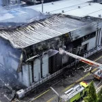 韓国・ソウル近郊で22人死亡の工場火災…リチウム電池検品中に爆発か
