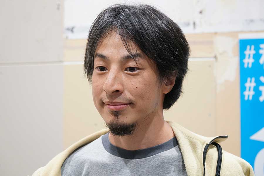 ひろゆき氏が都知事選の”ほぼ全裸”ポスター騒動にコメント