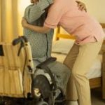 介護現場の職員不足が深刻化！2025年問題で22万人の人手不足