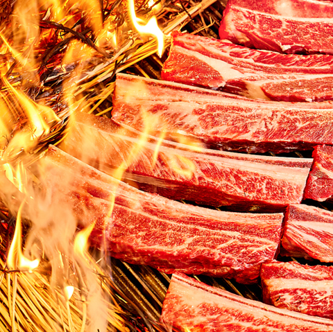 韓国流行のわら焼きカルビは日本で話題！