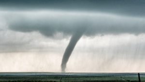 東京や大阪で竜巻注意！避難行動のポイントは？