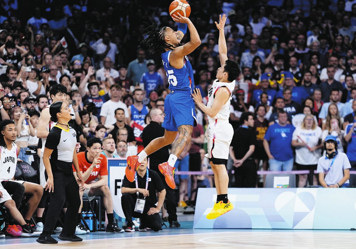 SNSでの指摘相次ぐ、河村選手とストラゼル選手のファウル判定に疑惑