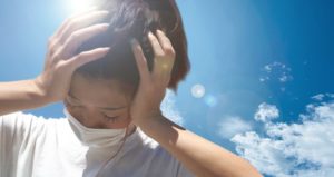 涙とよだれを垂らして入院…熱中症後遺症で苦しむ人々