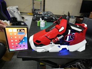 スニーカー型PCがさらに進化！新モデルにはRyzenAPU8000搭載