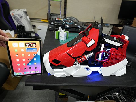 スニーカー型PCがさらに進化！新モデルにはRyzenAPU8000搭載